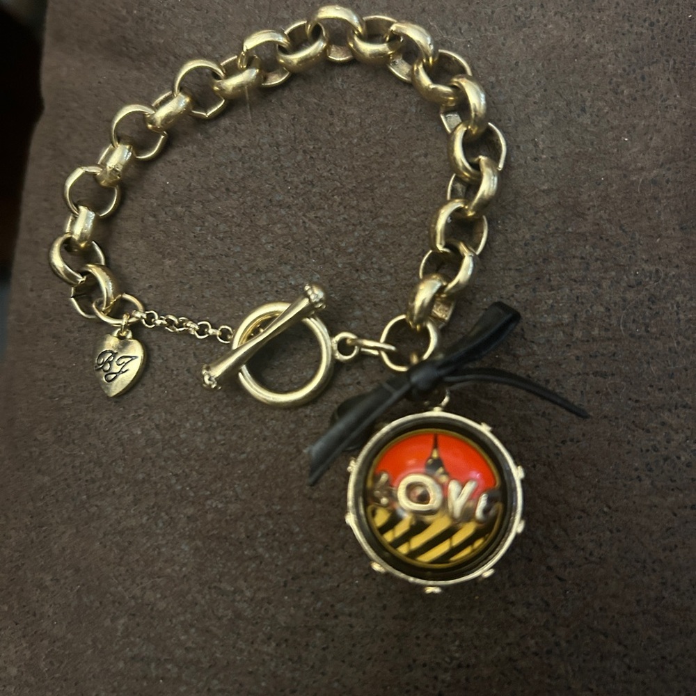 BETSEY JOHNSON Love Orb Charm Bracelet Gold Tone